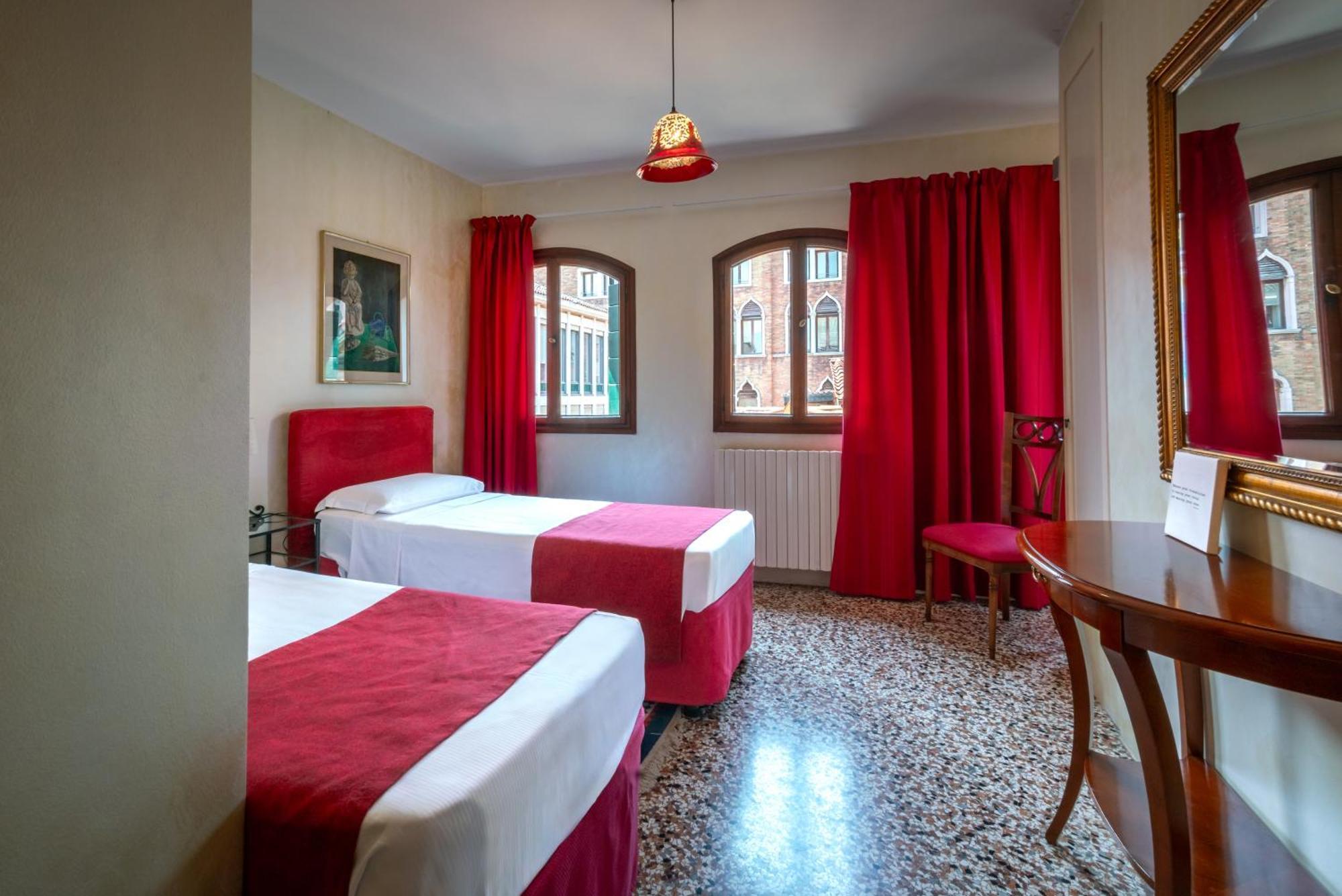 Palazzo San Luca Hotel Venice Phòng bức ảnh