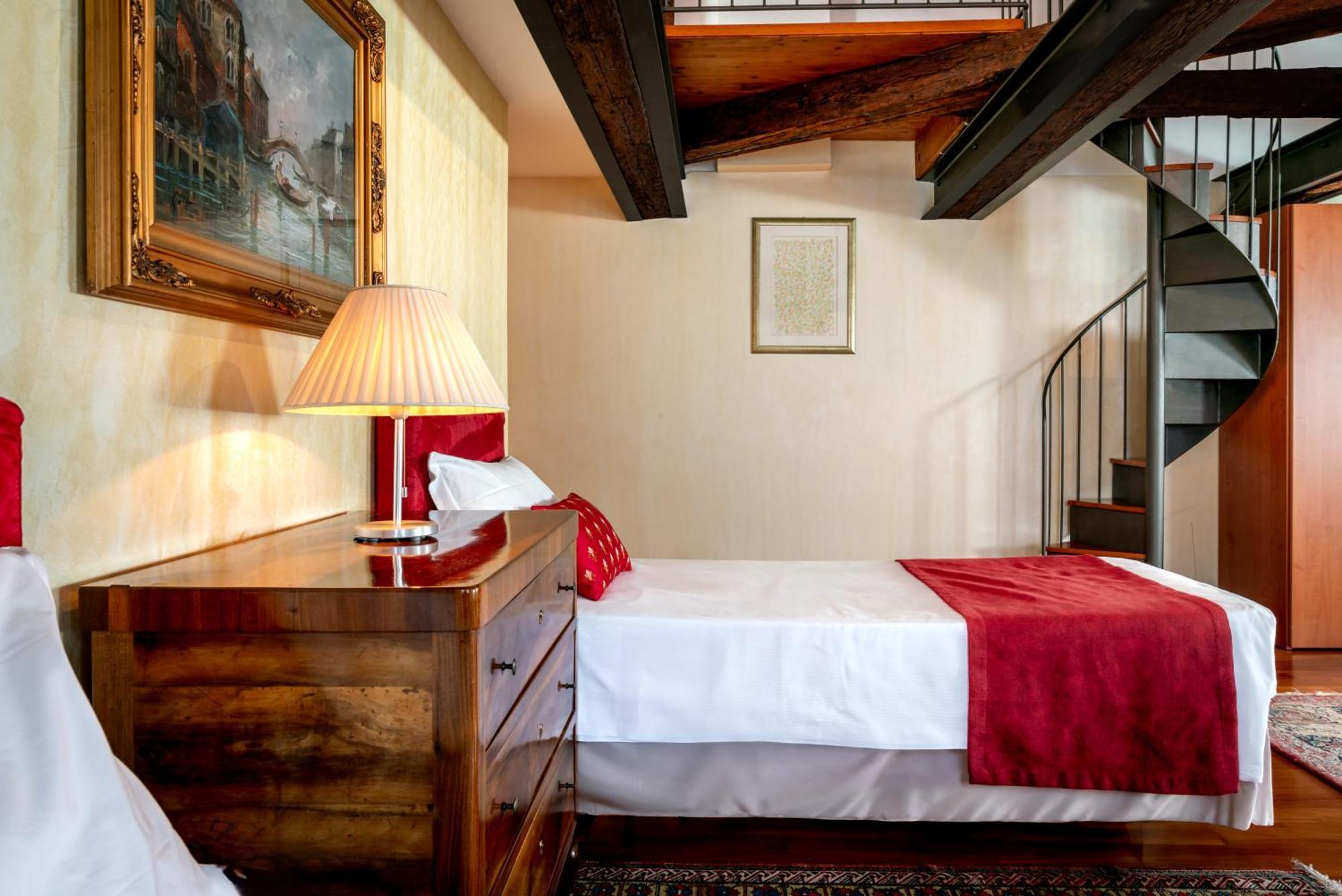 Palazzo San Luca Hotel Venice Phòng bức ảnh